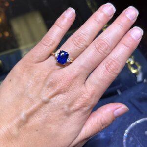 Ladies 18 Karat Yellow And White Gold Sapphire And Diamond Ring With 4.58